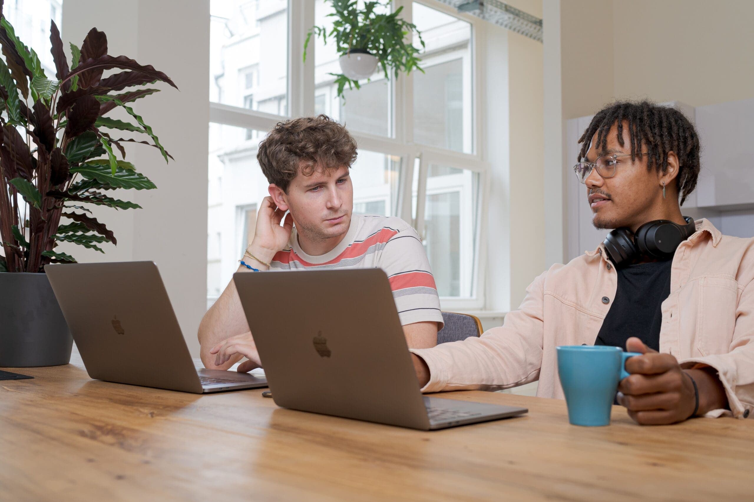 B2B SaaS Marketing: 7 Ways to Stand Out in a Crowded Inbox